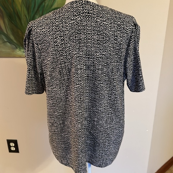 Express Patterned Blouse - Picture 6 of 8